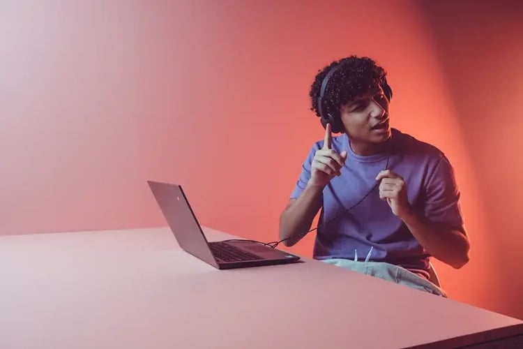 Student making a beat on a laptop in Joe Reynolds's electronic music class